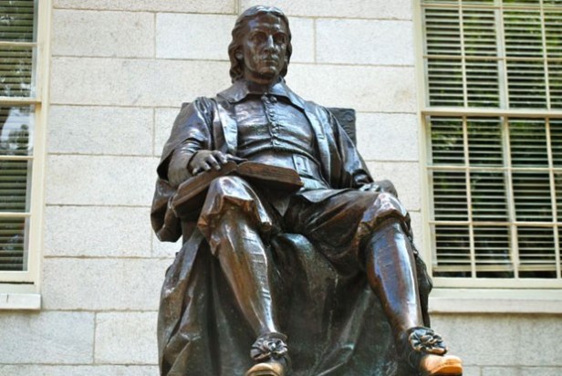 estátua 3 mentiras Harvard